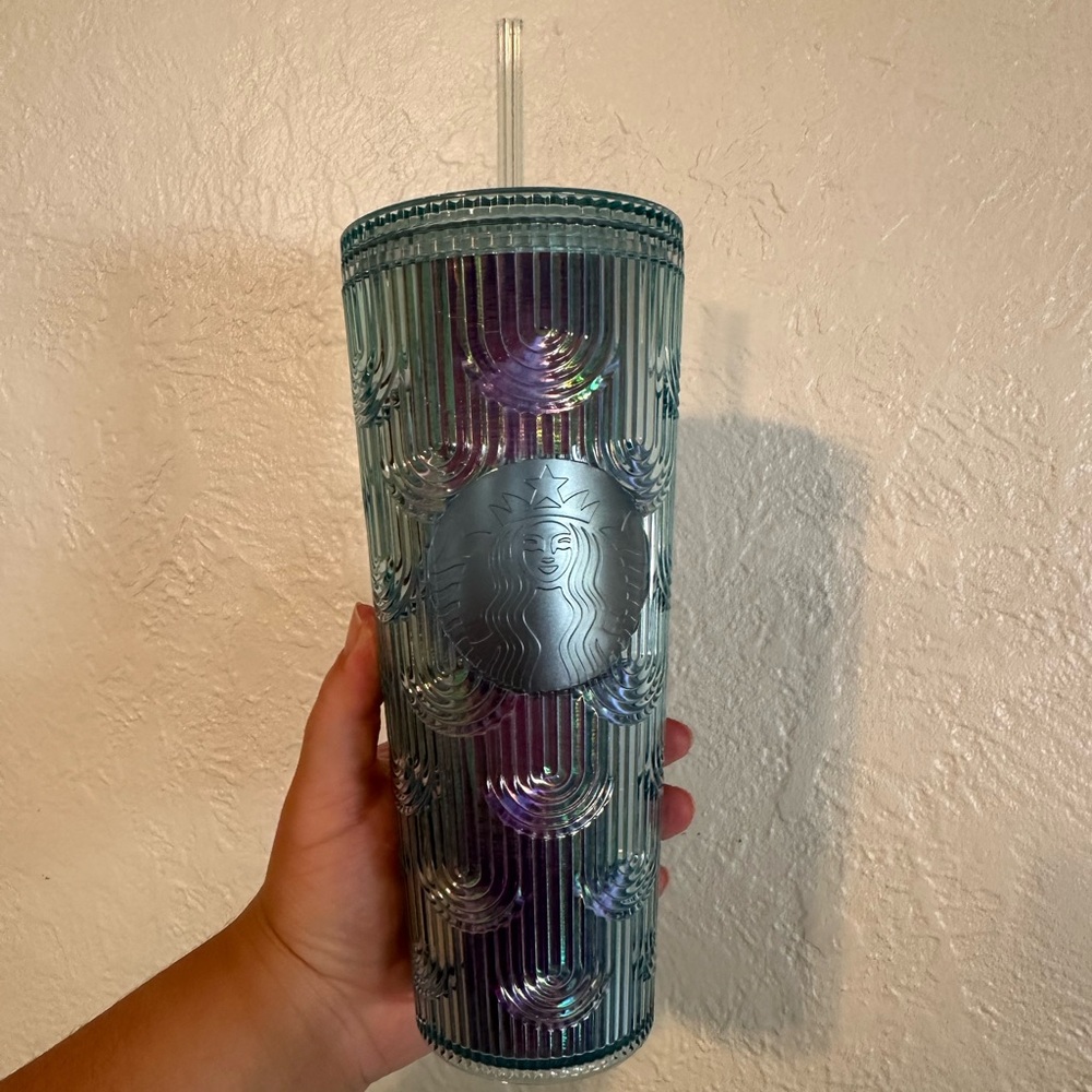 Starbucks Iridescent Mermaid Scales Tumbler Cold Venti 24 oz Spring 2022